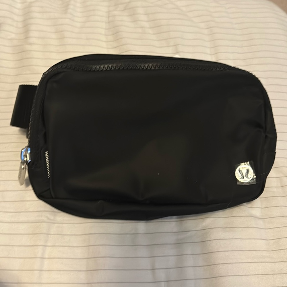 Lululemon Everywhere Belt Bag
